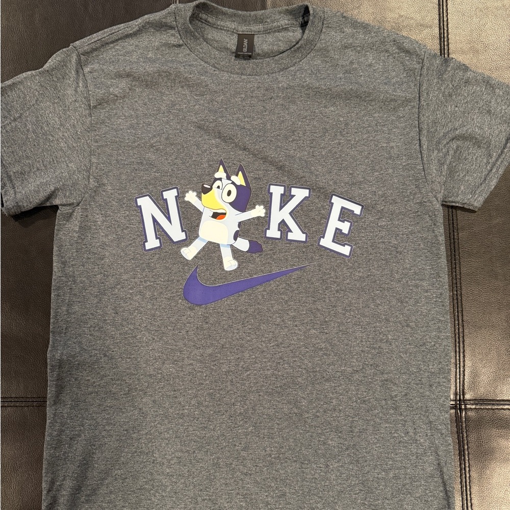 Gildan Bluey Nike Gray Graphic T-Shirt Adult Size Small